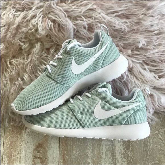 NWT Nike Roshe One Mint Rare - Picture 7 of 8